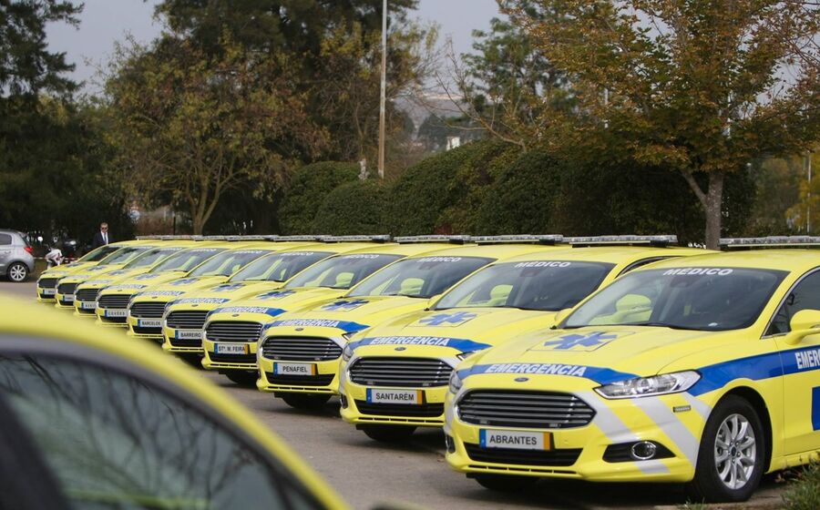 INEM VMER emergência médica Ford Mondeo
