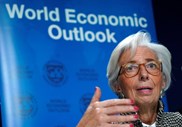 A secretária-geral do FMI, Christine Lagarde, estará em vários dos acontecimentos em Davos. Logo a 23 estará no painel das co-presidentes. Nesse mesmo dia estará também no painel sobre um futuro de partilha num mundo fragmentado. A 24 falará sobre soluções para o gap geracional na economia. No dia seguinte, a 25, estará a debater a refundação das finanças globais. Para no dia 26, debater as projecções económicas mundiais com o governador do Banco central do Japão, Haruhiko Kuroda, governador do banco central de Inglaterra, Mark Carney, e Mary Callahan Erdoes, CEO da JP Morgan Asset Management. 
