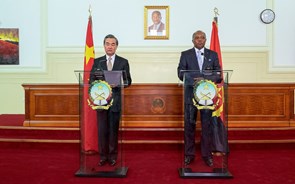 Angola justifica fecho de missões diplomáticas devido à crise