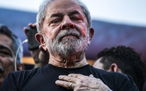 Justiça brasileira retira passaporte e impede Lula da Silva de sair do país