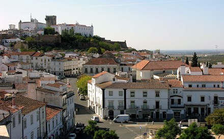 Dois civis feridos com gravidade em incêndio em Estremoz