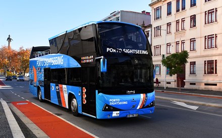 Mário Ferreira investe mais dois milhões na compra de 10 autocarros panorâmicos