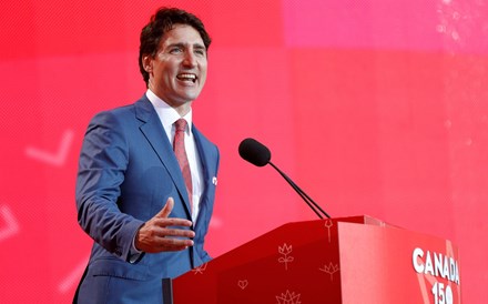 Justin Trudeau é reeleito no Canadá, mas perde maioria absoluta