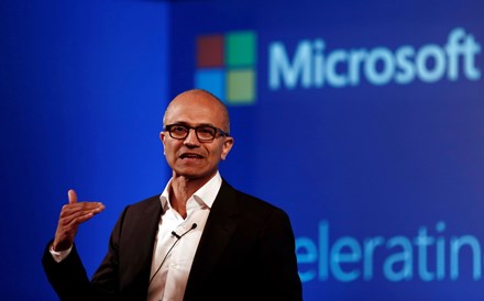 Satya Nadella acumula cargos de CEO e chairman da Microsoft, algo que só aconteceu com Bill Gates