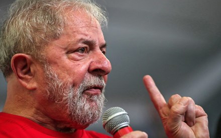 Tribunal confirma sentença de Lula e deixa-o mais longe do Planalto 