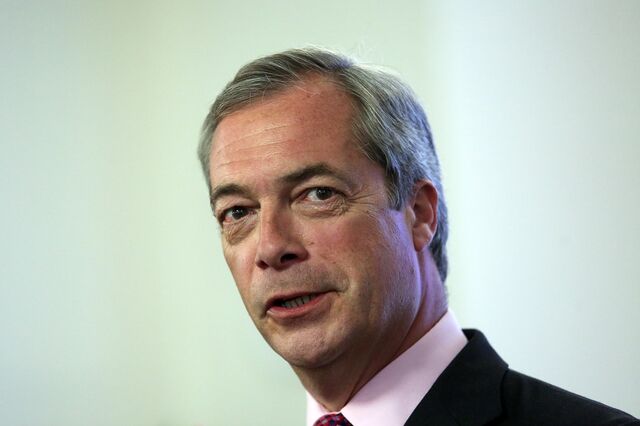 Eurocético Nigel Farage volta com partido anti-confinamento