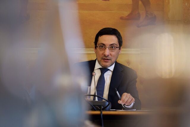 Finanças adiam entrada em vigor da nova IES