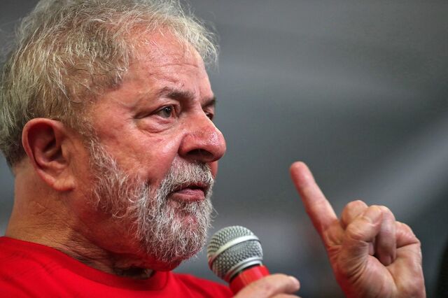 Tribunal confirma sentença de Lula e deixa-o mais longe do Planalto 