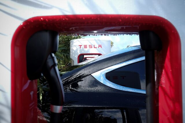 Tesla inaugura estações de super-carregadores em Fátima e Montemor-o-Novo