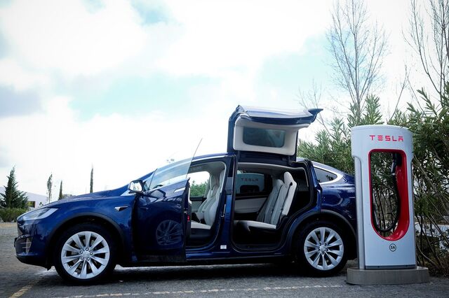 Tesla em Portugal ainda em modo de 'carga lenta'