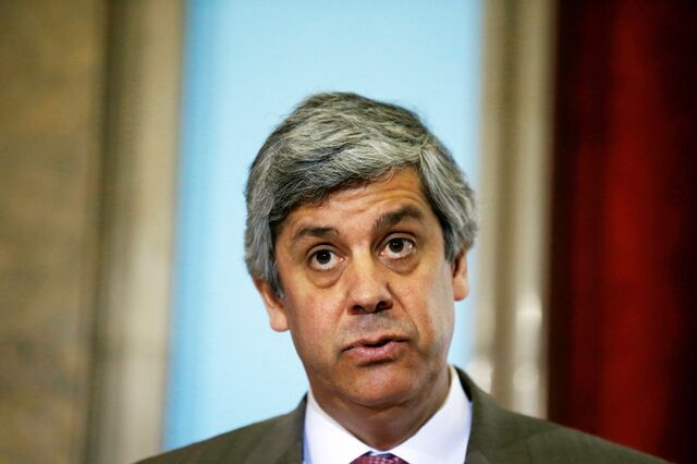 Como agradar a gregos e troianos, segundo Centeno