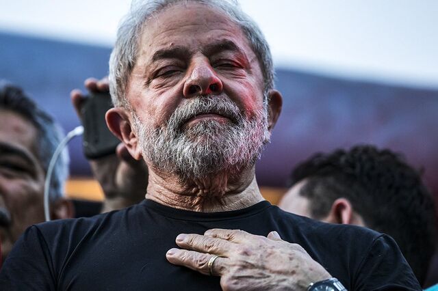 Justiça brasileira retira passaporte e impede Lula da Silva de sair do país