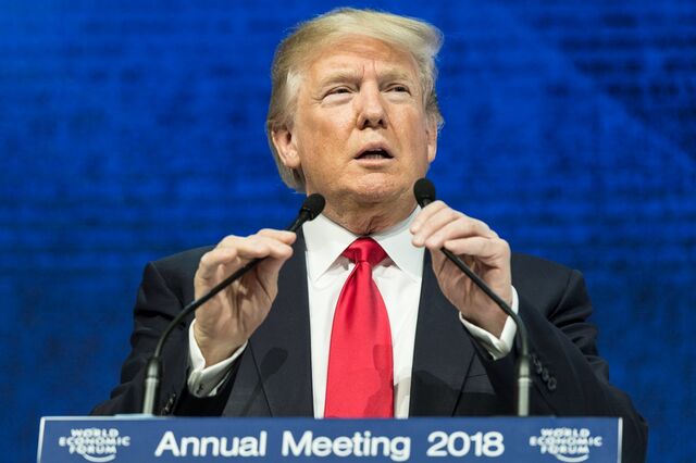 Trump volta a atacar imprensa e é apupado e assobiado em Davos