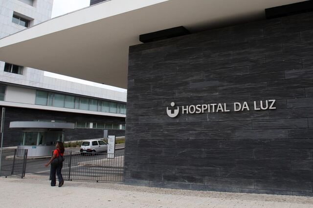 Fidelidade paga 5,71 euros por acção para tirar luz Saúde de Bolsa