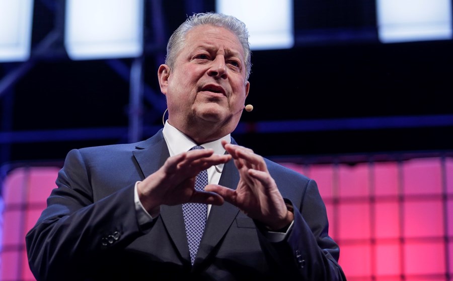 Al Gore vai a Davos e fará várias intervenções. Já foi a estrela do Web Summit em Portugal. São pelo menos três os momentos para Al Gore, ex-vice-presidente dos Estados Unidos, terá para falar de ambiente. Será nos dias 24 e 25 de Janeiro. 