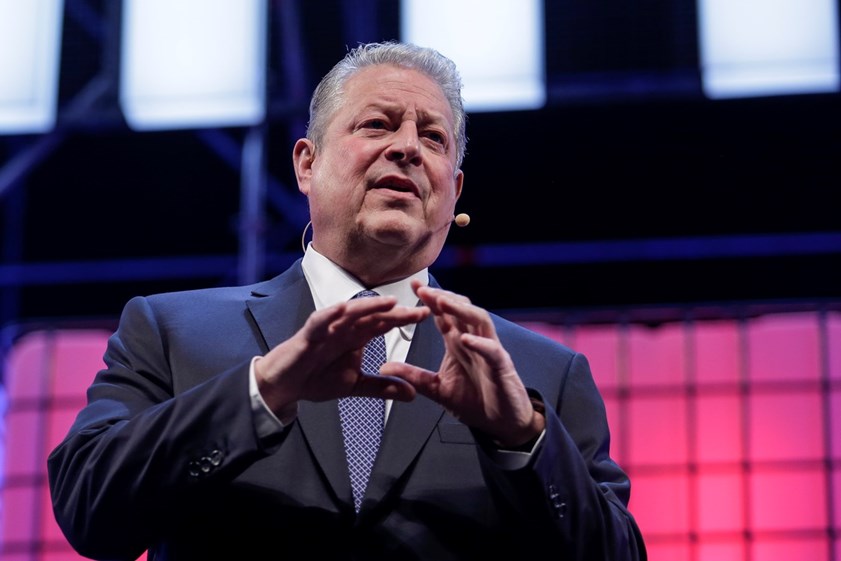 Al Gore vai a Davos e fará várias intervenções. Já foi a estrela do Web Summit em Portugal. São pelo menos três os momentos para Al Gore, ex-vice-presidente dos Estados Unidos, terá para falar de ambiente. Será nos dias 24 e 25 de Janeiro. 