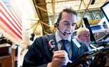 Investidores à espera da Fed. Bolsas sem rumo e dólar em queda