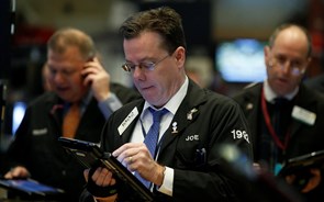 Wall Street fecha no vermelho com derrocada no petróleo