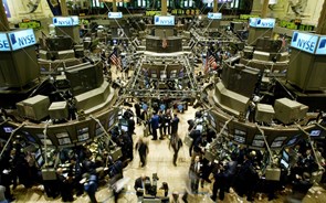 Sector financeiro e energia dão ganhos a Wall Street