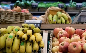 China anuncia novas tarifas para carne e fruta dos EUA