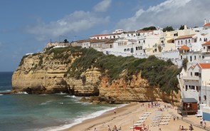 Taxa de ocupação no Algarve recua em Julho mas volume de vendas sobe