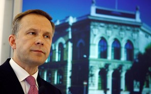 Governador do Banco Central da Letónia acusado de receber suborno de 100 mil euros