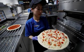 Pizzas tradicionais expulsam 'fast food' da Domino's em Itália