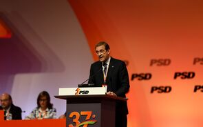 Passos diz que é preciso bater a geringonça mas admite que 'não é fácil'