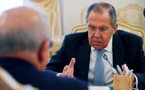 Onda de sanções do Ocidente apanhou Kremlin de surpresa, admite Lavrov