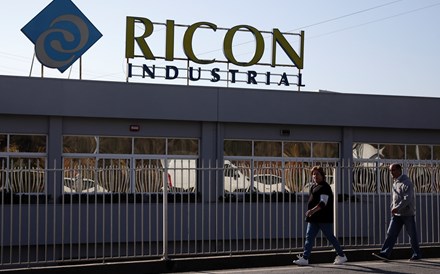 Duelo de 'galos' têxteis pelas fábricas da Ricon