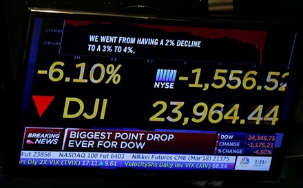 Wall Street sofre queda mais violenta desde 2011 numa sessão 'caótica' mas 'sem pânico'