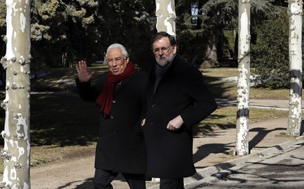 Costa reunido com Rajoy num ambiente 'excelente e amigável'