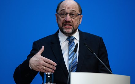Schulz sai da liderança do SPD para ser o novo MNE de Merkel