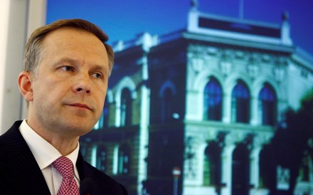 Governador do Banco Central da Letónia nega acusações de suborno e extorsão de dinheiro 