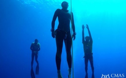 Grupo Sonae “segura” desportistas subaquáticos de todo o mundo