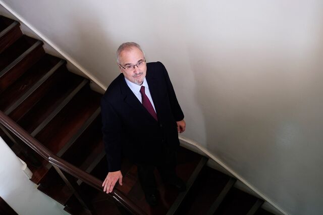 Patrões do comércio e serviços propõem aumento do período de experiência