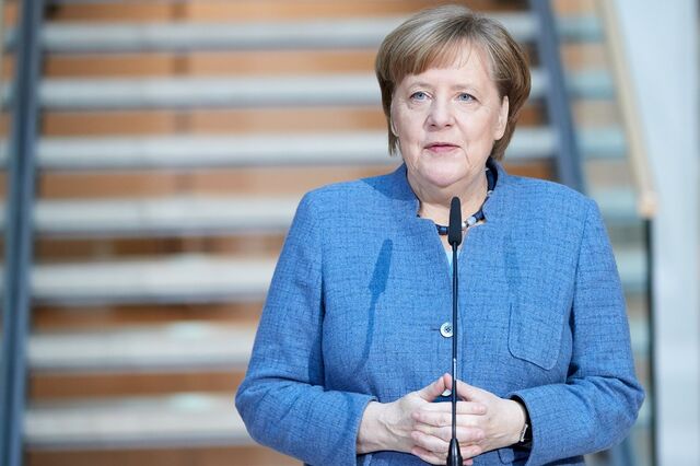 Partido de Merkel rompe 'barreira imperdoável' ao alinhar com extrema-direita nas eleições regionais