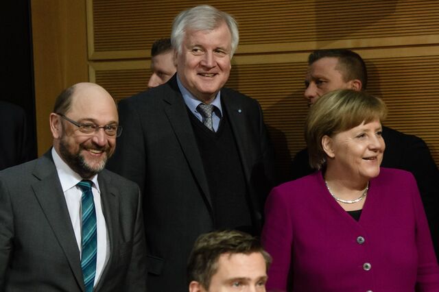 Alemanha: SPD aprova governo de coligação com Merkel 