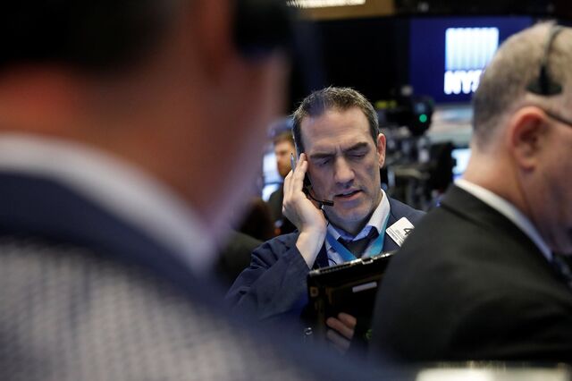 Trump dita quebras no petróleo e subida no euro