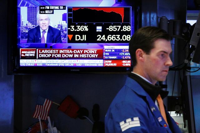 Wall Street cai com tensão Paquistão-Índia e à espera de cimeira Trump-Jong-un