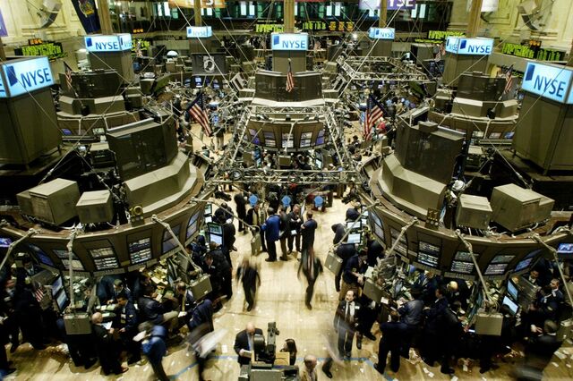 Nike e banca sustentam Wall Street