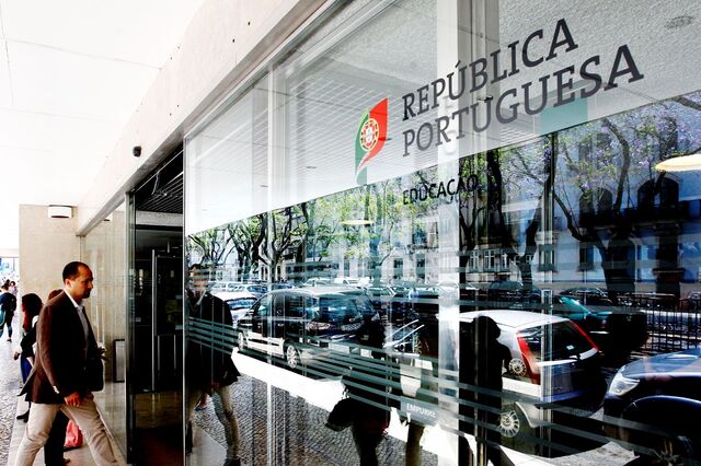 Educação e câmaras com a maior subida de pessoal