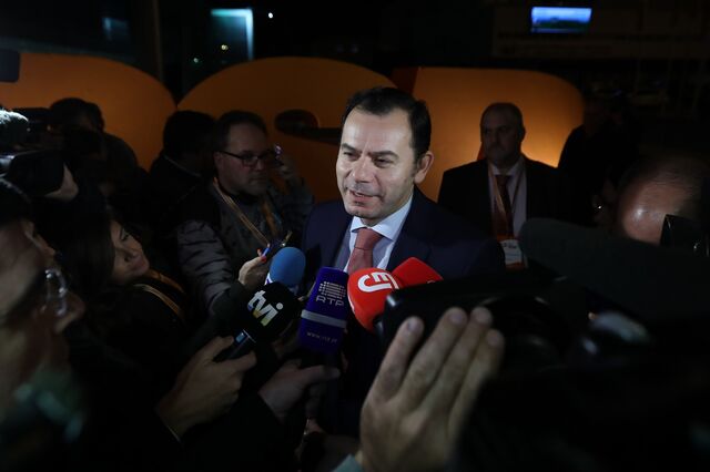 Montenegro: Aproximação ao PS 'está a servir para branquear' a atitude do Governo