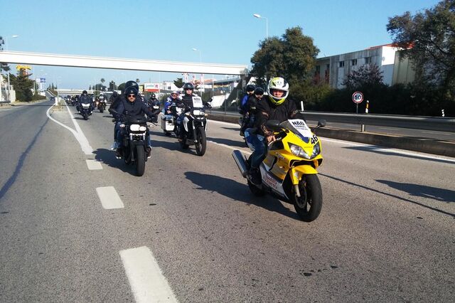 Deputados insistem com Governo na redução das portagens das motos para metade