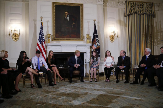 Trump sugere que professores andem armados