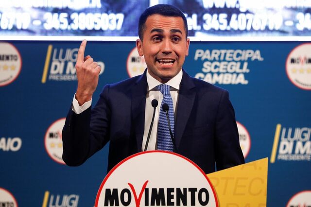 À frente nas sondagens, Cinco Estrelas disponível para coligação com Renzi