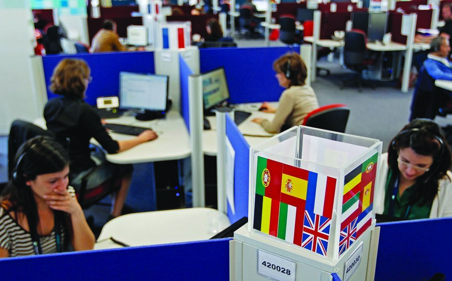 pessoas a trabalhar em série trabalhador trabalho emprego