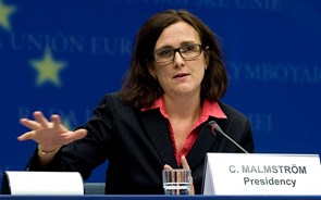 Bruxelas admite acabar com as tarifas nos automóveis entre UE e EUA