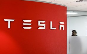 Tesla “encolhe” 10 mil milhões enquanto Musk brinca às falências