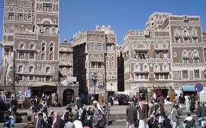Houthis fazem ultimato para que civis americanos e britânicos abandonem Iémen